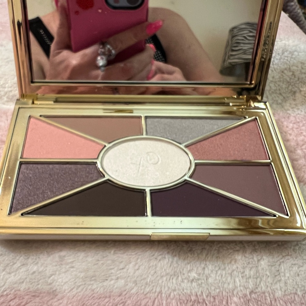 BNWT-  BEAUTIFUL Eyeshadow Palette 9 Colors